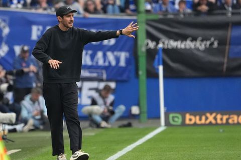 Feuerte sein Team erfolglos an: Freiburgs Trainer Julian Schuster. Foto: Marcus Brandt/dpa