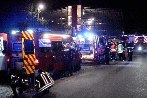 Um Mitternacht sorgte ein Wohnungsbrand in Saarbrücken-Dudweiler für Aufregung. (Symbolbild) Foto: Thorsten Kremers/dpa