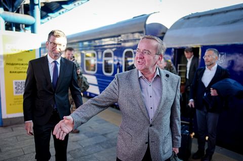 Boris Pistorius bei seiner Ankunft am Hauptbahnhof von Kiew