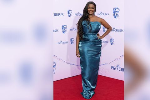 Oti Mabuse wählte für die BAFTA TV Awards in diesem Jahr ein trägerloses, blaues Kleid.