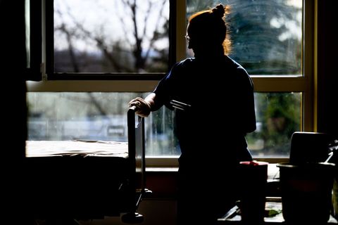 Pflegebedürftige und ihre Angehörigen müssen stetig mehr für einen Platz im Pflegeheim zahlen. (Symbolbild) Foto: Hendrik Schmid