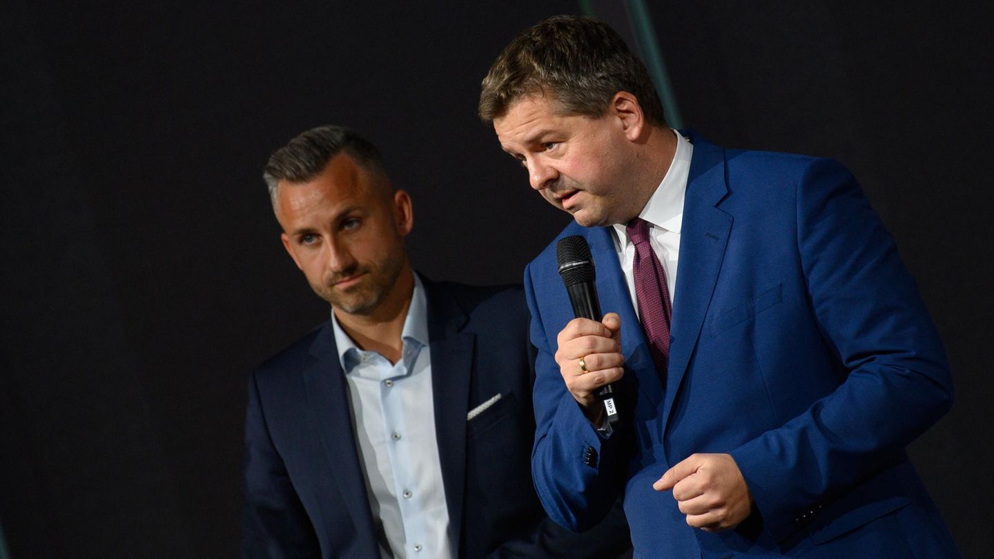 AfD-Spitzenkandidat Ulrich Siegmund und CDU-Ministerpräsident Sven Schulze