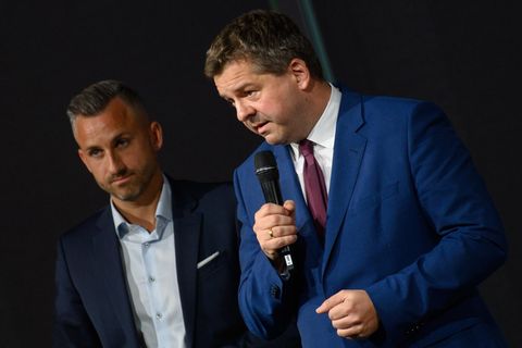 AfD-Spitzenkandidat Ulrich Siegmund und CDU-Ministerpräsident Sven Schulze