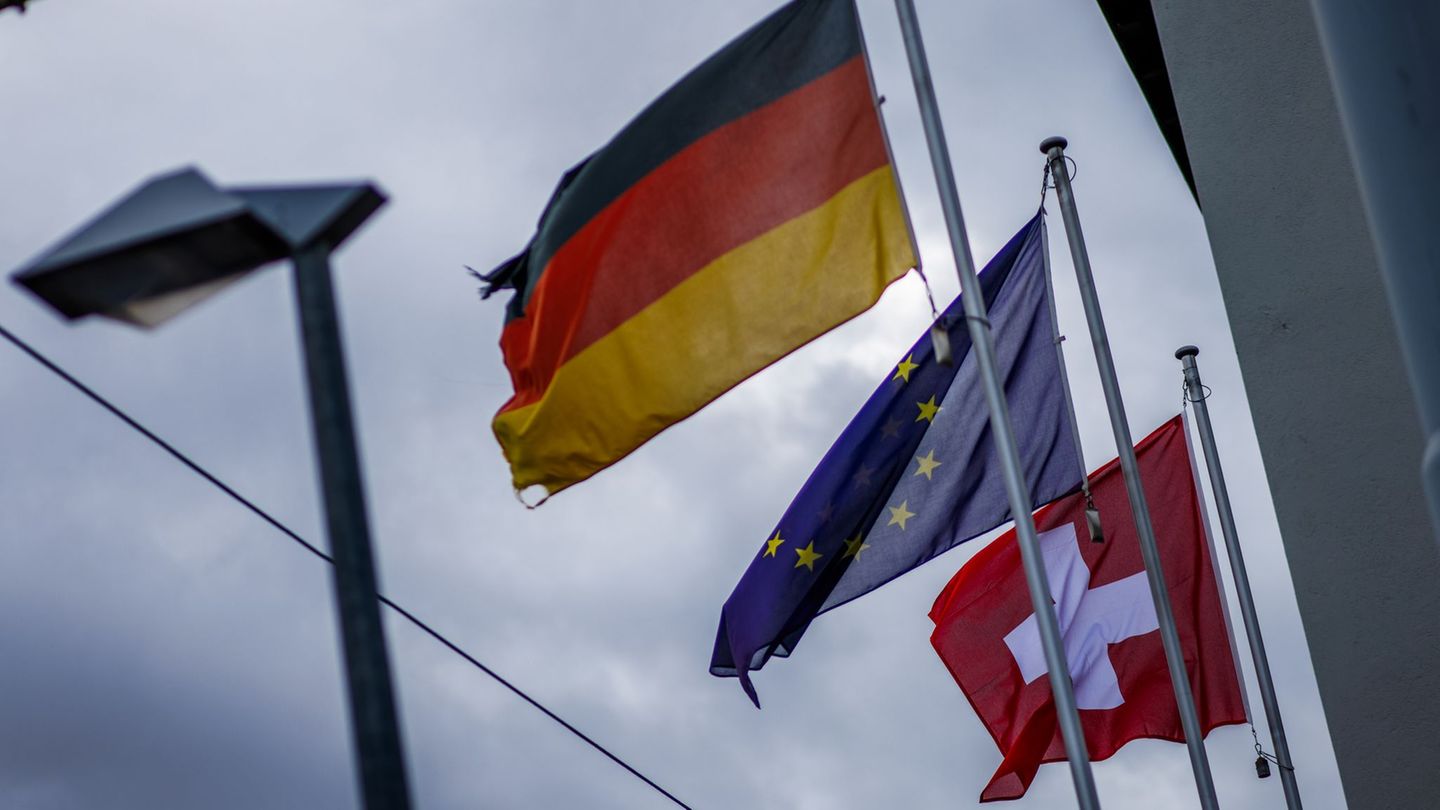 Am beliebtesten ist bei Deutschen im europäischen Ausland die Schweiz. (Symbolbild) Foto: Philipp von Ditfurth/dpa
