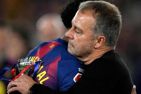 Hansi Flick holt emotionalen Meistertitel nach Tod seines Vaters