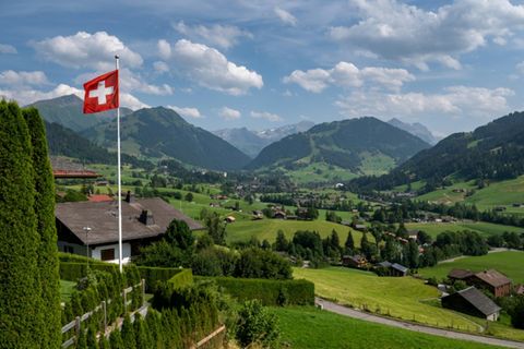 Dorf in Schweizer Alpen