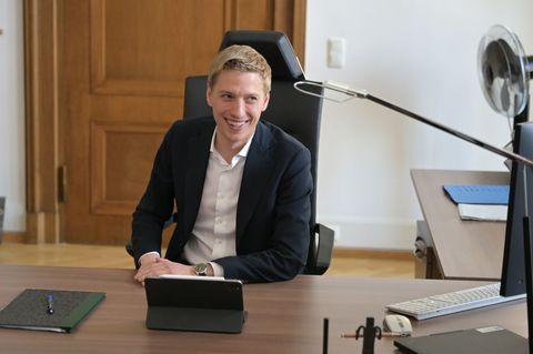 Der Münchner Oberbürgermeister Dominik Krause (Grüne) hofft auf Geschlossenheit in der neuen Mango-Koalition. (Archivbild) Foto: