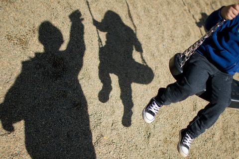 Familiengerichte sollen nach den Vorstellungen des Bundesjustizministeriums im Kinderschutzverfahren künftig soziale Trainingsku