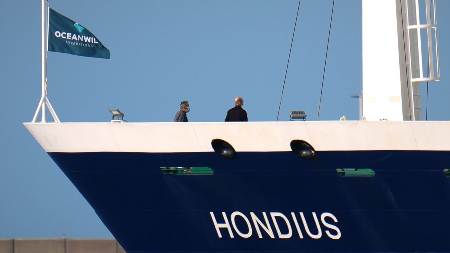 Mehrere deutsche Passagiere des vom Ausbruch des Hantavirus betroffenen Kreuzfahrtschiffs "Hondius" sind nach Deutschland gebrac