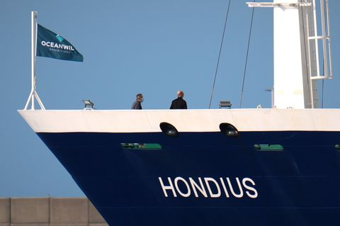 Mehrere deutsche Passagiere des vom Ausbruch des Hantavirus betroffenen Kreuzfahrtschiffs "Hondius" sind nach Deutschland gebrac