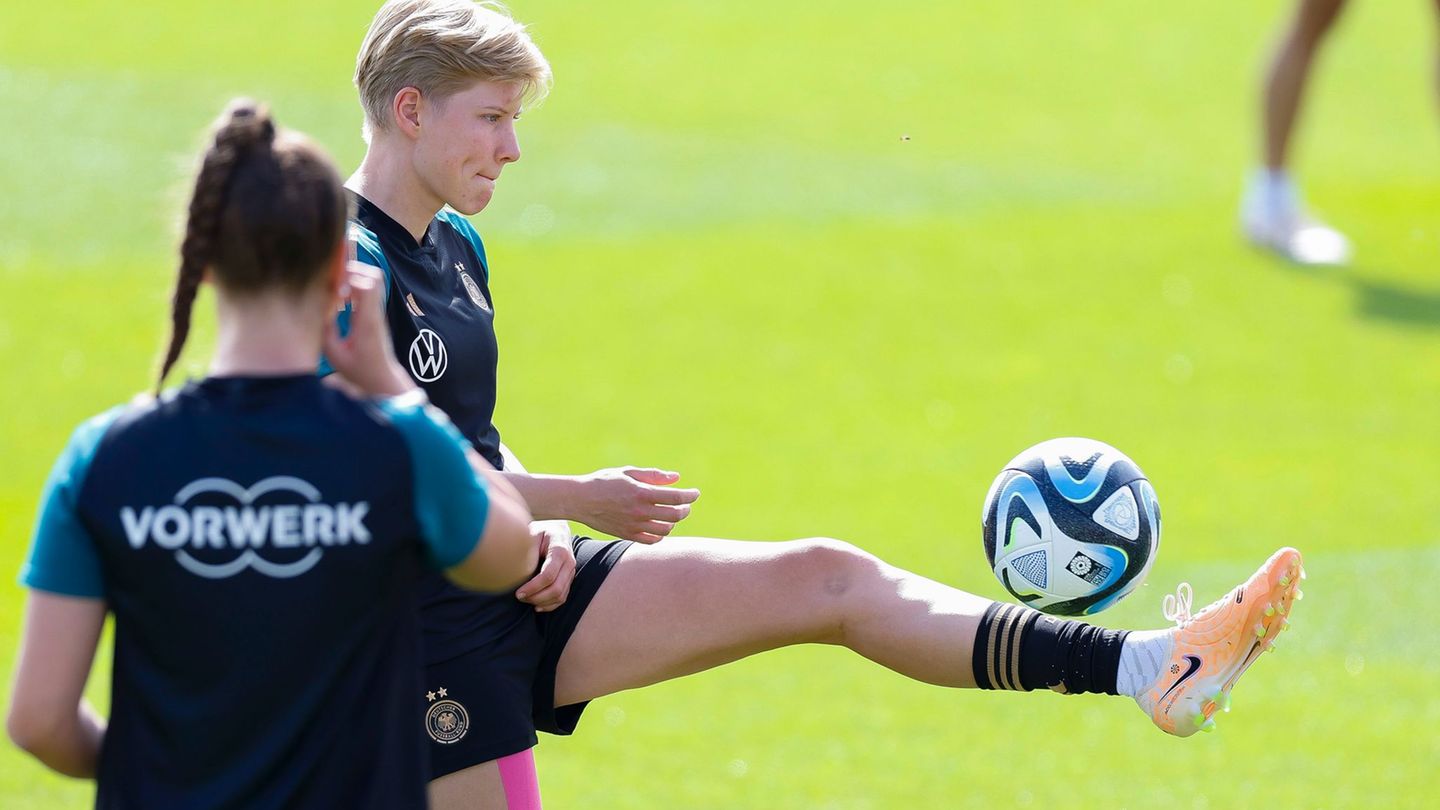 Paulina Krumbiegel kickt ab Sommer bei Eintracht Frankfurt. (Archivbild) Foto: Daniel Löb/dpa