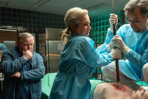 Axel Prahl, Christine Urspruch und Jan Josef Liefers (v.l.n.r.) in "Tatort: Man stirbt nur zweimal".