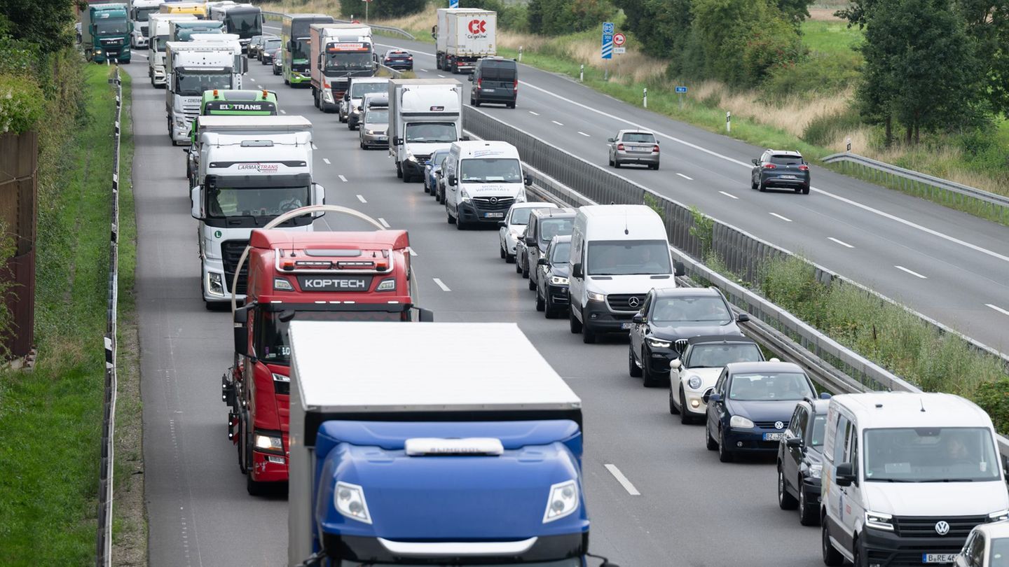 Der Bereich auf der A4 rund um Erfurt und Jena ist ein Knotenpunkt für den Feiertagsverkehr. Hier wird teilweise mit stockendem