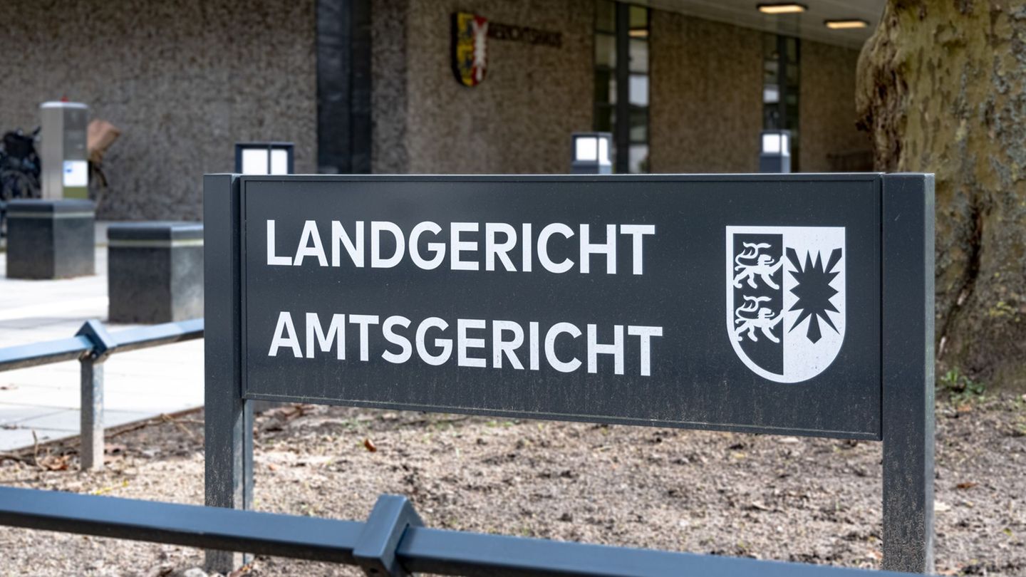 Das Amtsgericht Lübeck verurteilte zwei Polizeibeamte zu Geldstrafen. Foto: Markus Scholz/dpa