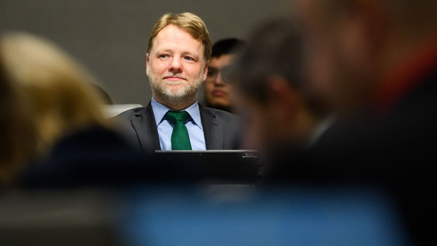 Nach Ansicht von Finanzminister Gerald Heere braucht es dringend nachhaltiges Wirtschaftswachstum, um die Einnahmebasis für staa