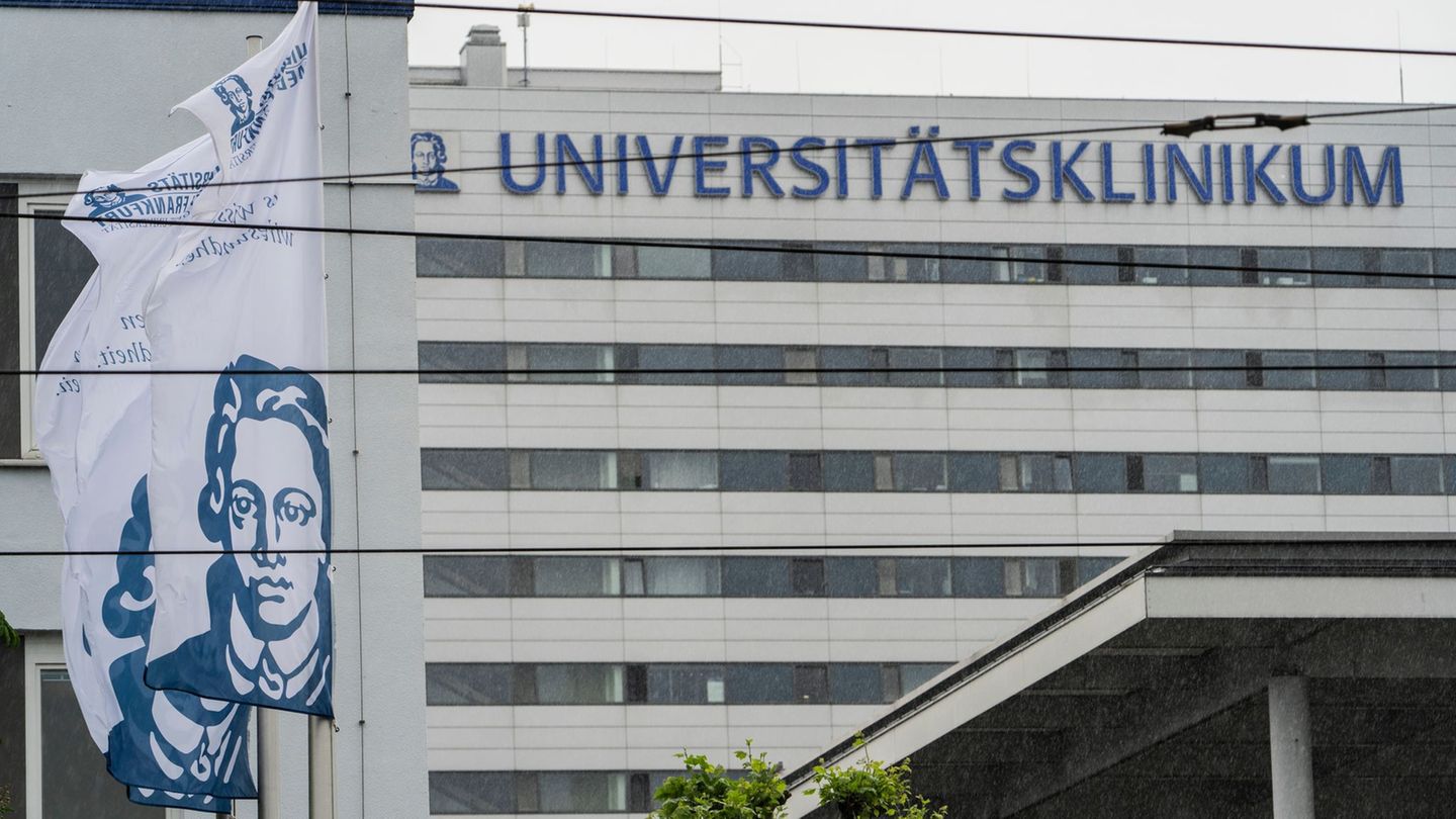 In der Uniklinik wurden die Passagiere untersucht. Foto: Andreas Arnold/dpa