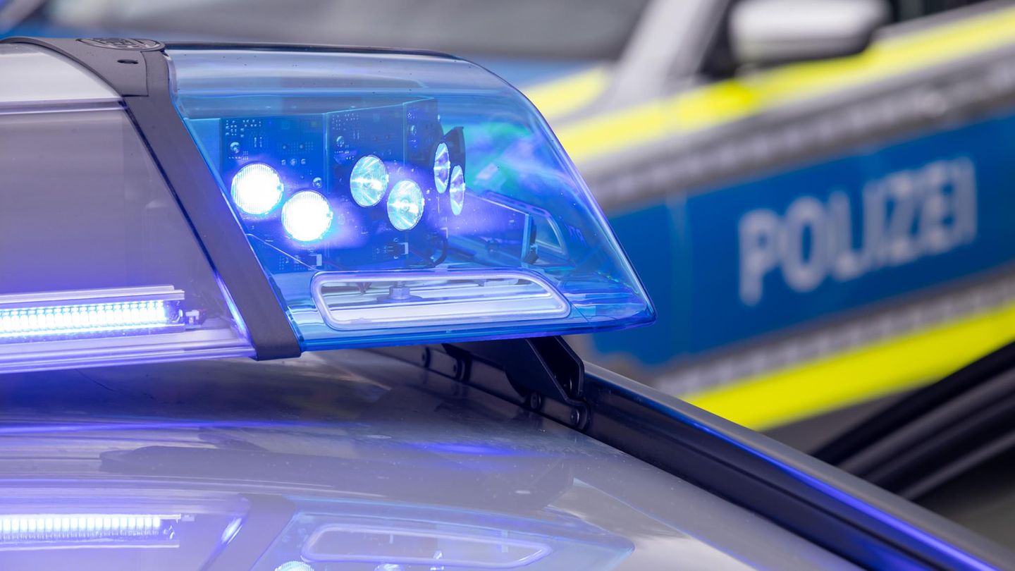 Rostock: Ein Polizeiauto (Symbolbild)