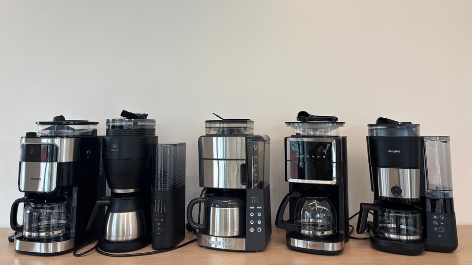 Kaffeemaschinen mit Mahlwerk: Welches der fünf Testmodelle konnte überzeugen?