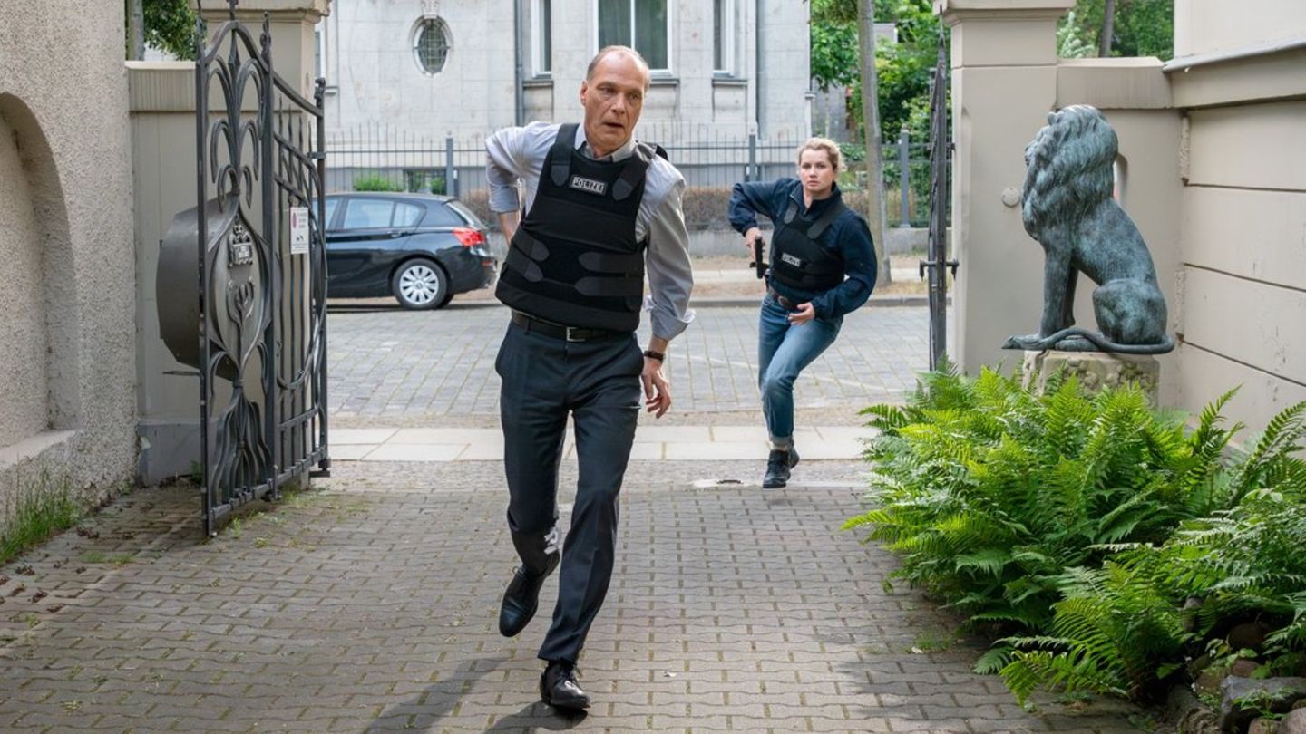 Martin Brambach als Peter Schnabel und Cornelia Gröschel als Leonie Winkler ermitteln im Dresdner "Tatort".