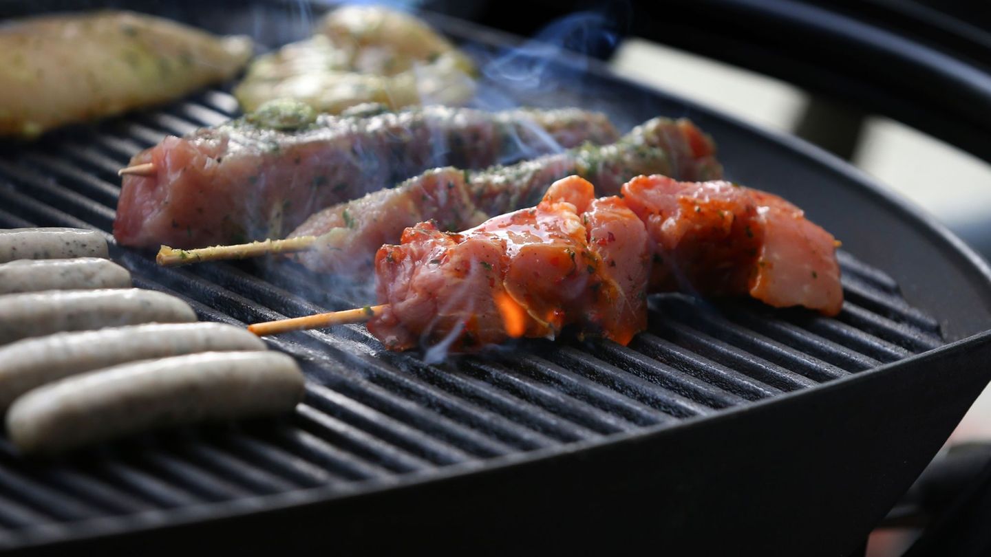 Bei einer Firmenfeier in Wiesloch ist ein Gasgrill in Brand geraten. (Symbolbild) Foto: Karl-Josef Hildenbrand/dpa
