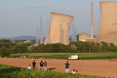 Sprenung von Kühlturm in Grafenrheinfeld 2024