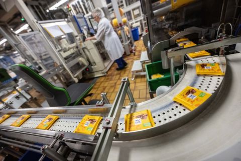 Ritter Sport hat seit kurzem leichtere Schokoladentafeln im Angebot. (Archivbild) Foto: Marijan Murat/dpa