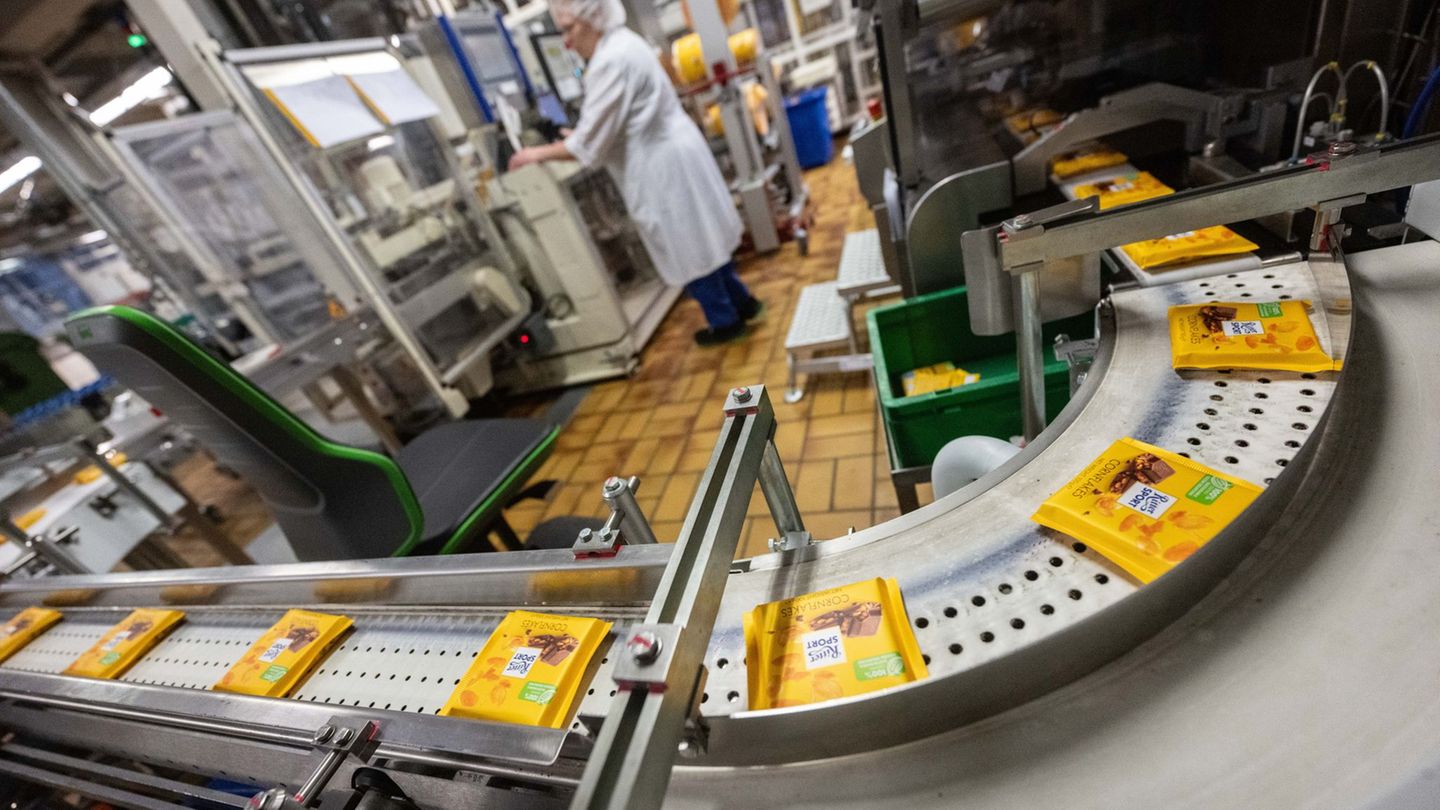 Ritter Sport hat seit kurzem leichtere Schokoladentafeln im Angebot. (Archivbild) Foto: Marijan Murat/dpa