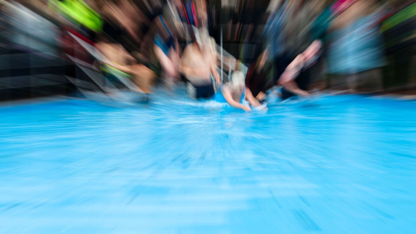 Die SPD-Fraktion kritisiert die Situation der Schwimmbäder in Schleswig-Holstein. (Archivbild) Foto: Frank Molter/dpa