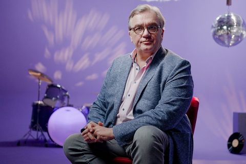 Hape Kerkeling erinnert sich in der Doku "70 Jahre ESC - More than Music".