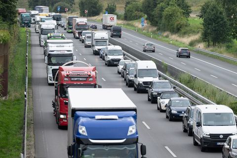 Rund um Christi Himmelfahrt und Pfingsten wird auch auf Sachsens Autobahnen mit Staus gerechnet (Archivbild). Foto: Sebastian Ka