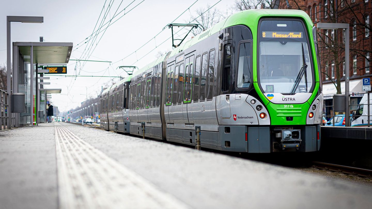 Im kommunalen Nahverkehr könnte es erneut zu Warnstreiks kommen. (Archivbild) Foto: Moritz Frankenberg/dpa