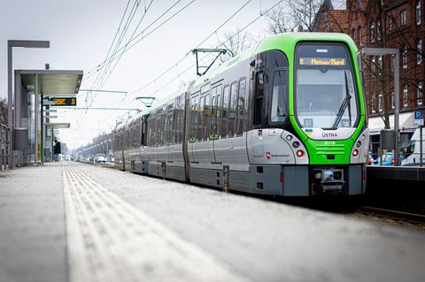 Im kommunalen Nahverkehr könnte es erneut zu Warnstreiks kommen. (Archivbild) Foto: Moritz Frankenberg/dpa