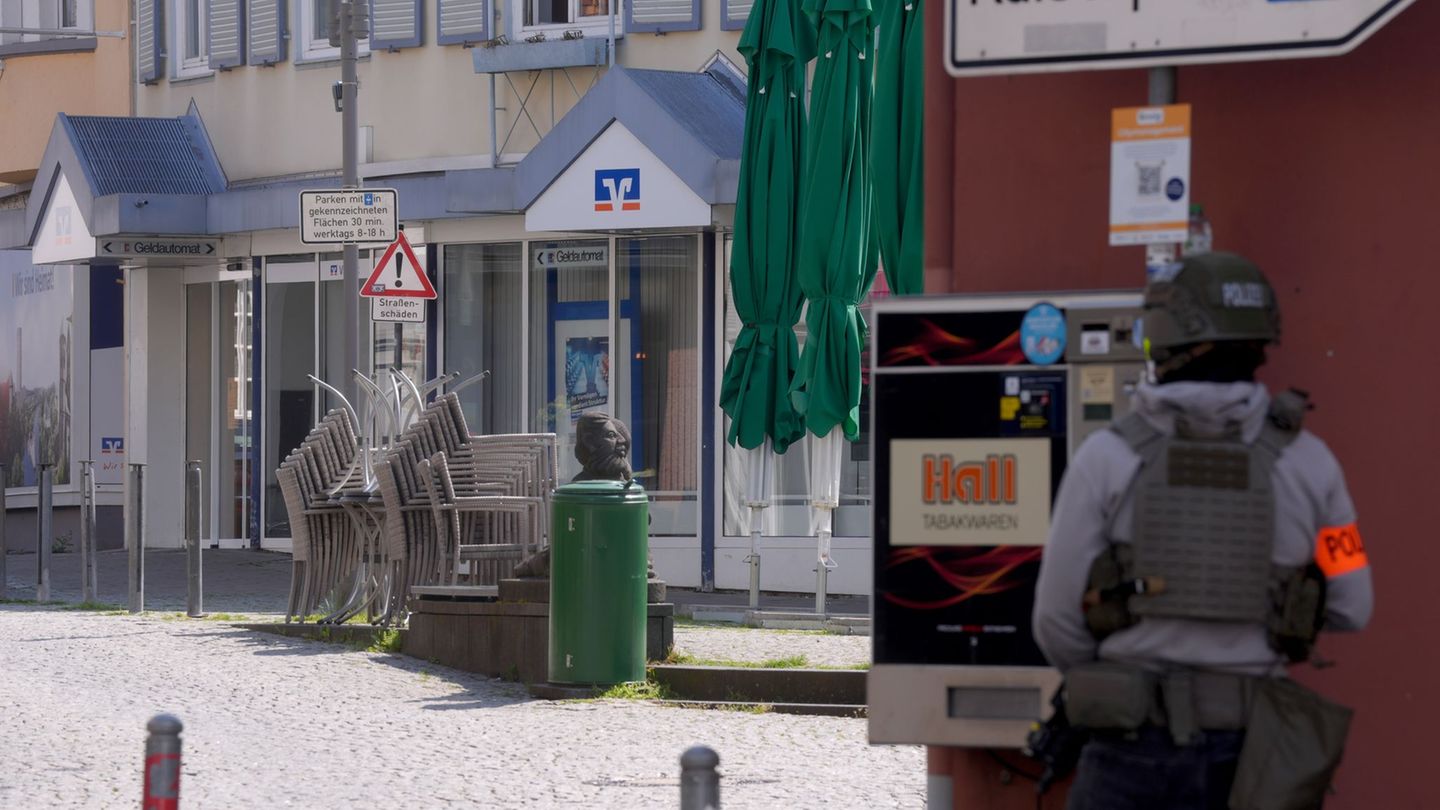Die Ermittlungen nach dem Großeinsatz in Sinzig laufen. (Archivbild) Foto: Thomas Frey/dpa