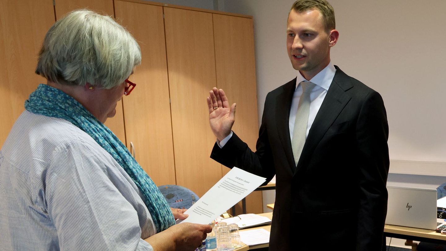 Florian Lechner ist neuer Bürgermeister der Ostseeinsel Poel. Foto: Bernd Wüstneck/dpa