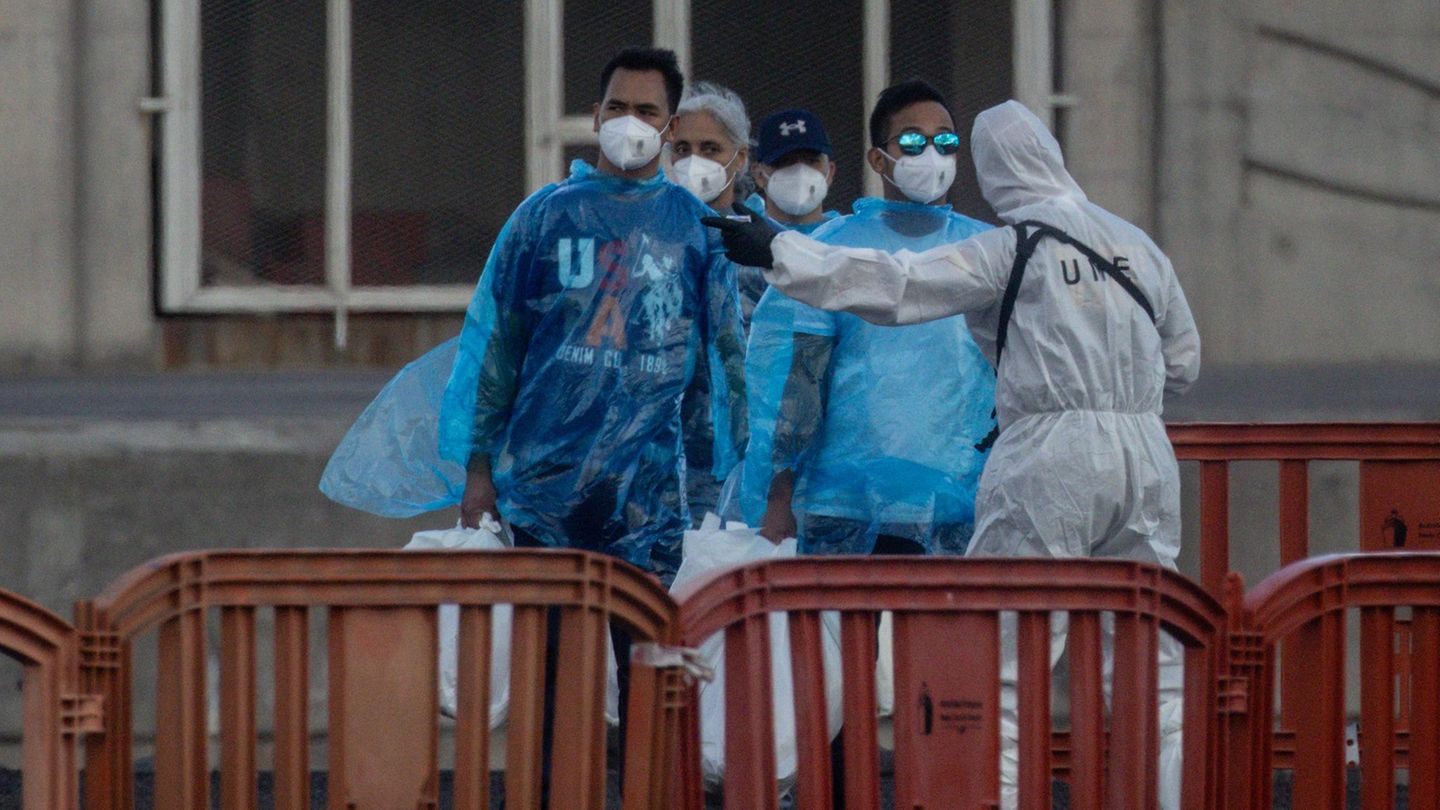 Hantavirus: Medizinisches Fachpersonal evakuiert Passagiere der „Hondius“