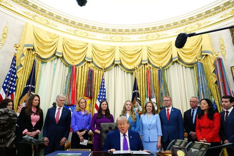 Die Waffenruhe hängt laut Trump am seidenen Faden. Foto: Jacquelyn Martin/AP/dpa