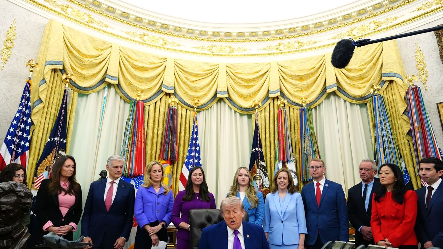 Die Waffenruhe hängt laut Trump am seidenen Faden. Foto: Jacquelyn Martin/AP/dpa