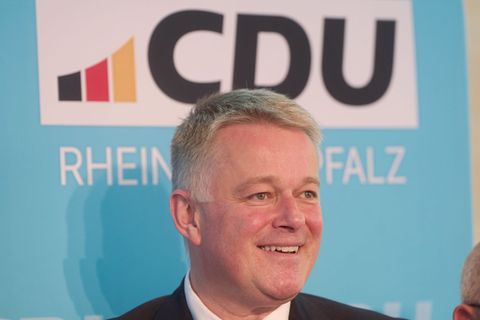 Der designierte Ministerpräsident Gordon Schnieder (CDU) stellt seine Regierungsmannschaft vor. (Archivbild) Foto: Thomas Frey/d