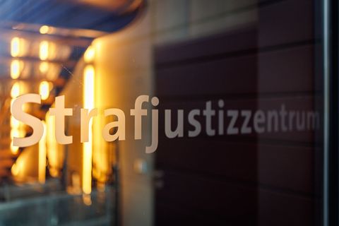Mehr als 32 Jahre nach dem gewaltsamen Tod eines Mädchens in Unterfranken startet vor dem Landgericht Würzburg der Prozess gegen