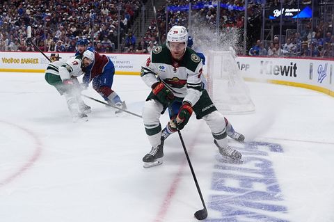 Nico Sturm traf für Minnesota zum zwischenzeitlichen Ausgleich. (Archivbild) Foto: David Zalubowski/AP/dpa