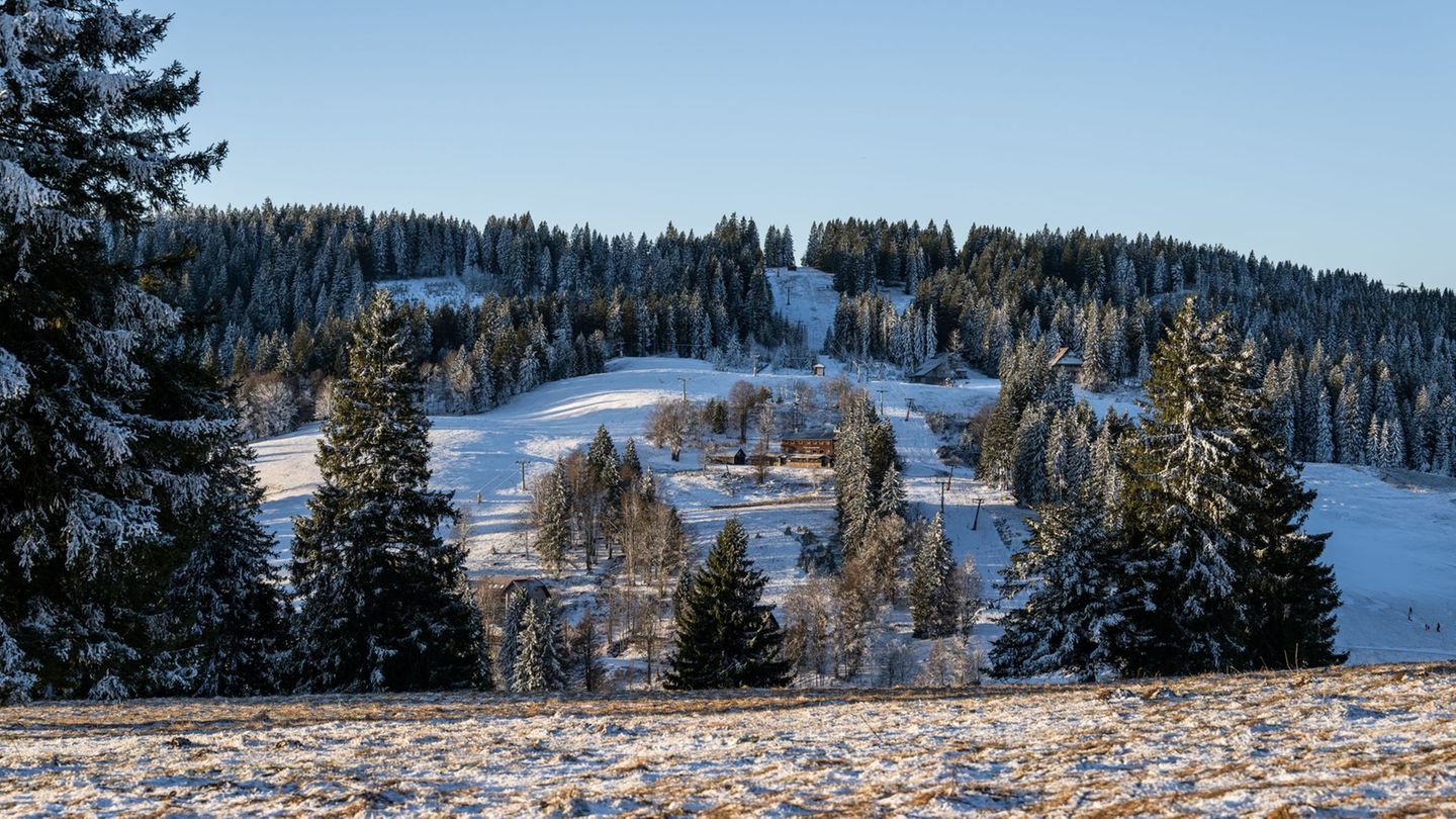 Im Hochschwarzwald ist ein wenig Neuschnee gefallen. (Symbolbild) Foto: Silas Stein/dpa