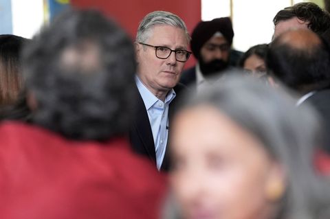 Im Abseits: Der britische Premierminister Starmer steht massiv unter Druck. Foto: Stefan Rousseau/PA Wire/dpa