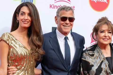 Als Hahn im Korb zwischen Ehefrau Amal und Schwiegermutter Baria Alamuddin fühlte sich George Clooney sichtlich wohl.