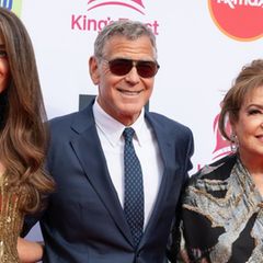 Als Hahn im Korb zwischen Ehefrau Amal und Schwiegermutter Baria Alamuddin fühlte sich George Clooney sichtlich wohl.