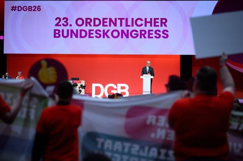 Merz appelliert an die Gewerkschafter, bei den Reformen mitzuziehen - trifft aber auf Unmut. Foto: Bernd von Jutrczenka/dpa