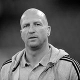 Der ehemalige Trainer des 1. FC Nürnberg starb am 13. April im Alter von 57 Jahren „plötzlich und unerwartet“. Das teilte der 1. FC Heidenheim mit, für den Prinzen tätig war. Der frühere Bundesliga-Profi hinterlässt seine Frau Sonja sowie drei Kinder.