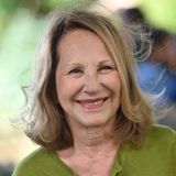 Die französische Schauspielerin wurde mit ihrer Rolle als Scriptgirl Joëlle in dem Film „Die amerikanische Nacht“ bekannt. In dem Psychodrama „Das grüne Zimmer“ schaffte sie 1978, nur knapp fünf Jahre später, den internationalen Durchbruch. In dem internationalen Kinohit „Catch Me If You Can“ spielte sie an der Seite von Leonardo DiCaprio und Tom Hanks. Sie starb am 17. April im Alter von 77 Jahren