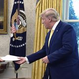 „China vergewaltigt unser Land“  2011 verglich Trump die Beziehung beider Länder mit einer Vergewaltigung. „Es ist der größte Raub der Geschichte“, ergänzte Trump. 