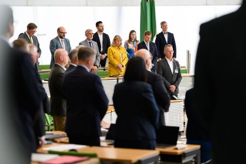 Der Sächsische Landtag hat eine Gedenkminute für die Opfer jüngster Gewalttaten in Leipzig und Neustadt eingelegt. Foto: Robert