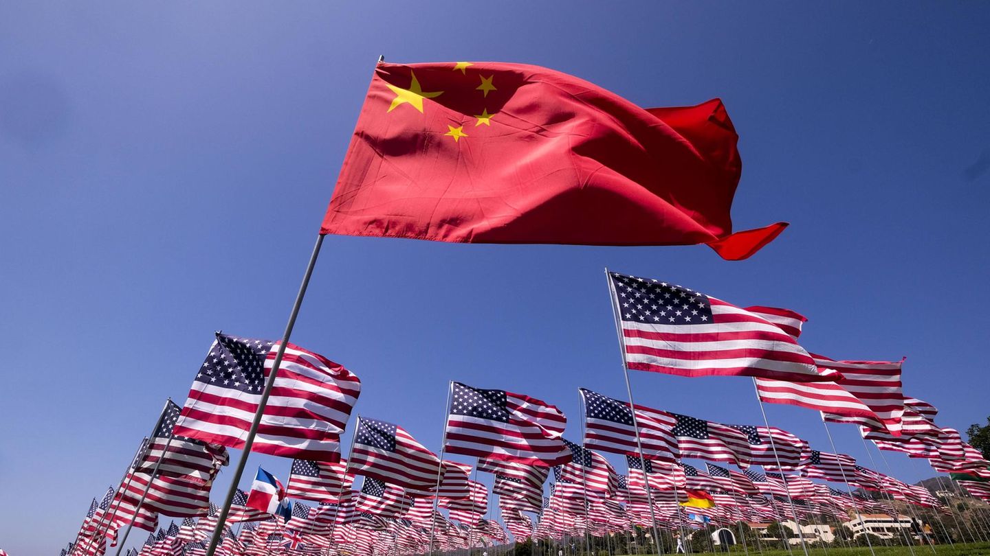 „Die Klimaerwärmung wurde durch China erfunden“  Auf Social Media mangelt es den Aussagen Trumps nicht an Aufmerksamkeit. In einem Post sagte er, dass „das Konzept von Klimaerwärmung wurde von den Chinesen erfunden.“